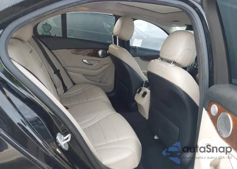 2016 Mercedes-Benz C 300 4Matic z USA, uszkodzony, nr VIN 55SWF4KB2GU133237